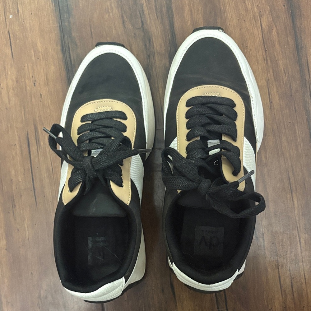 Black and Tan Women's Athletic Shoes